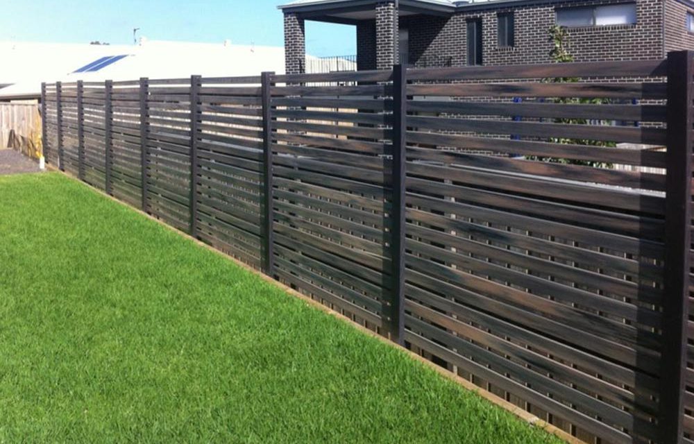 Think Fencing Bellbrae-Night-Mist-Woodgrain-Pine