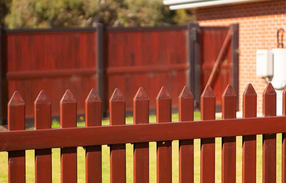 Think-Fencing-PVC-Jabiru-Picket-Fence-Red-Gum-and-Grey-Ridge-3