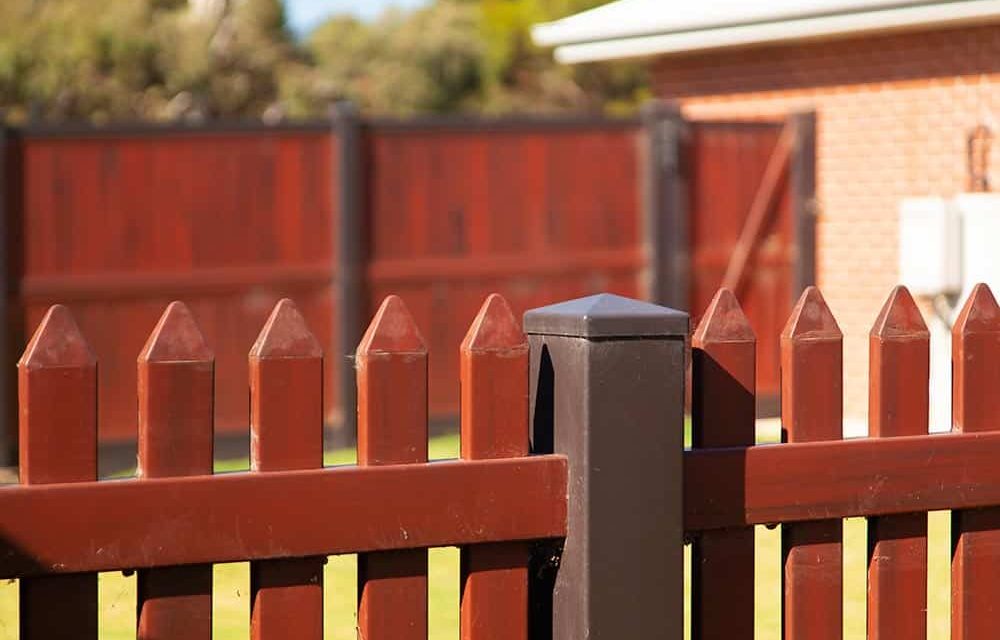 Think-Fencing-PVC-Jabiru-Picket-Fence-Red-Gum-and-Grey-Ridge-4