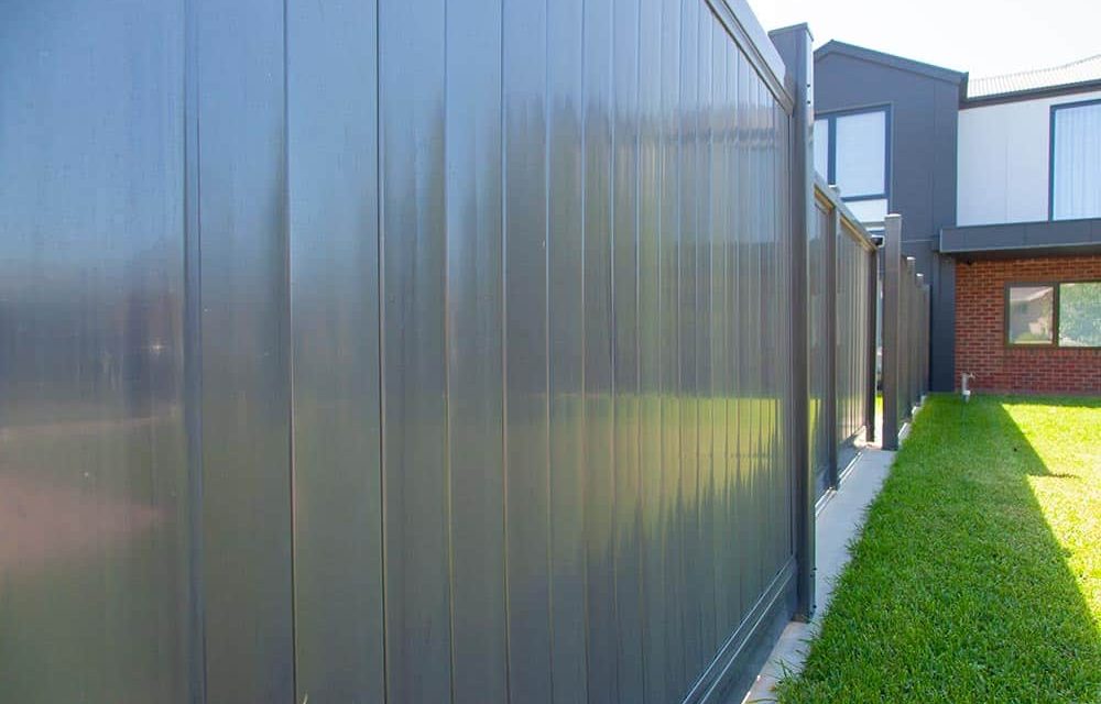 Think-Fencing-PVC-Mystique-Panel-Fence-Delux-3