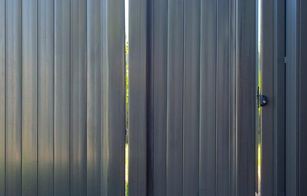 Think-Fencing-PVC-Mystique-Panel-Fence-Delux-Gate