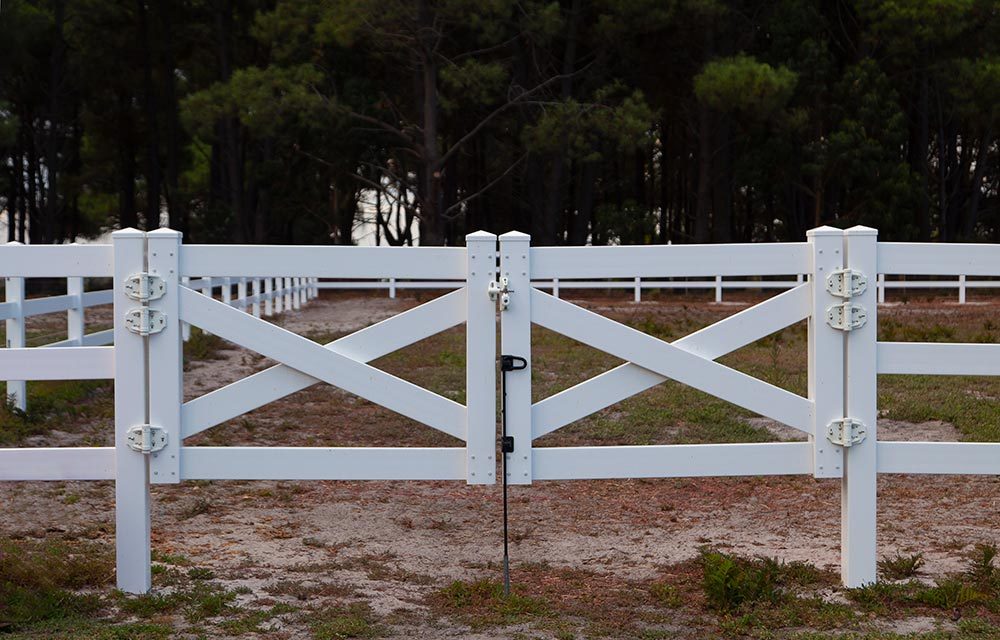 Think-Fencing-Post-and-Rail-Fence-x-3-White-Gate-Cross-Buck