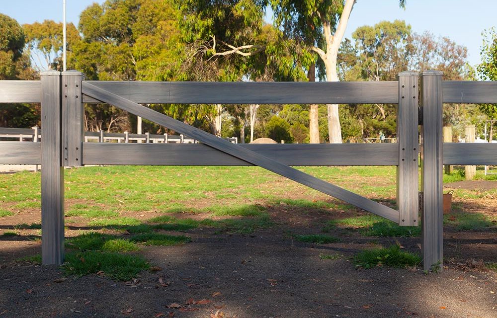 Think-Fencing-Post-and-Rail-Fence-x-3-Woodgrain-Pine-Gate-2
