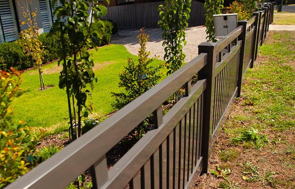 Think-Fencing-Rosella-Picket-Fence-Woodgrain-Pine-10