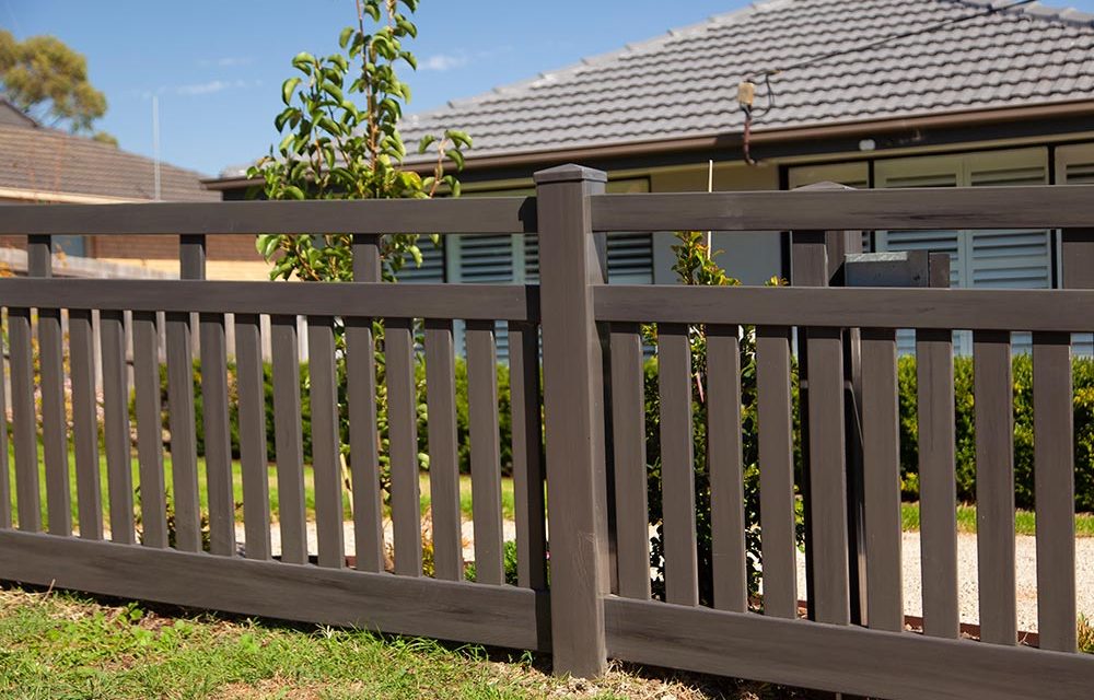 Think-Fencing-Rosella-Picket-Fence-Woodgrain-Pine-2