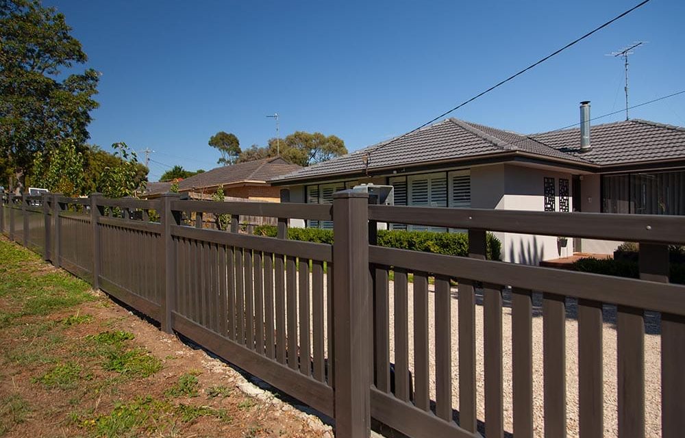 Think-Fencing-Rosella-Picket-Fence-Woodgrain-Pine-3