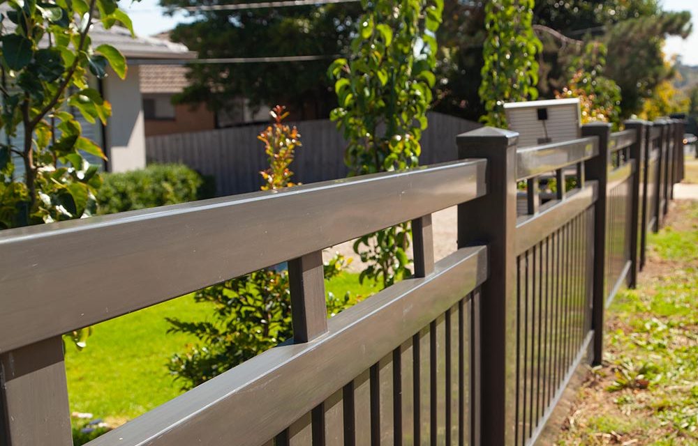 Think-Fencing-Rosella-Picket-Fence-Woodgrain-Pine-4