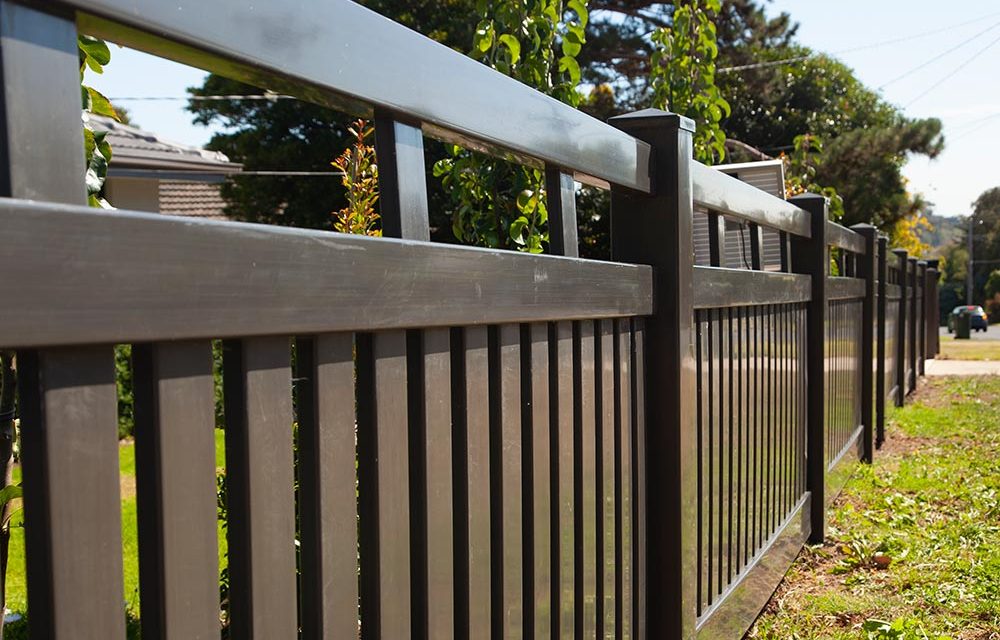 Think-Fencing-Rosella-Picket-Fence-Woodgrain-Pine-5