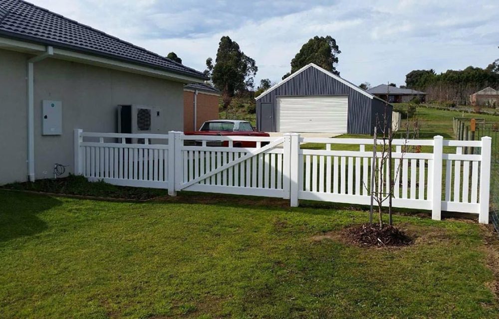 Think-Fencing-Rosella-Picket-Fence-white-with-gate