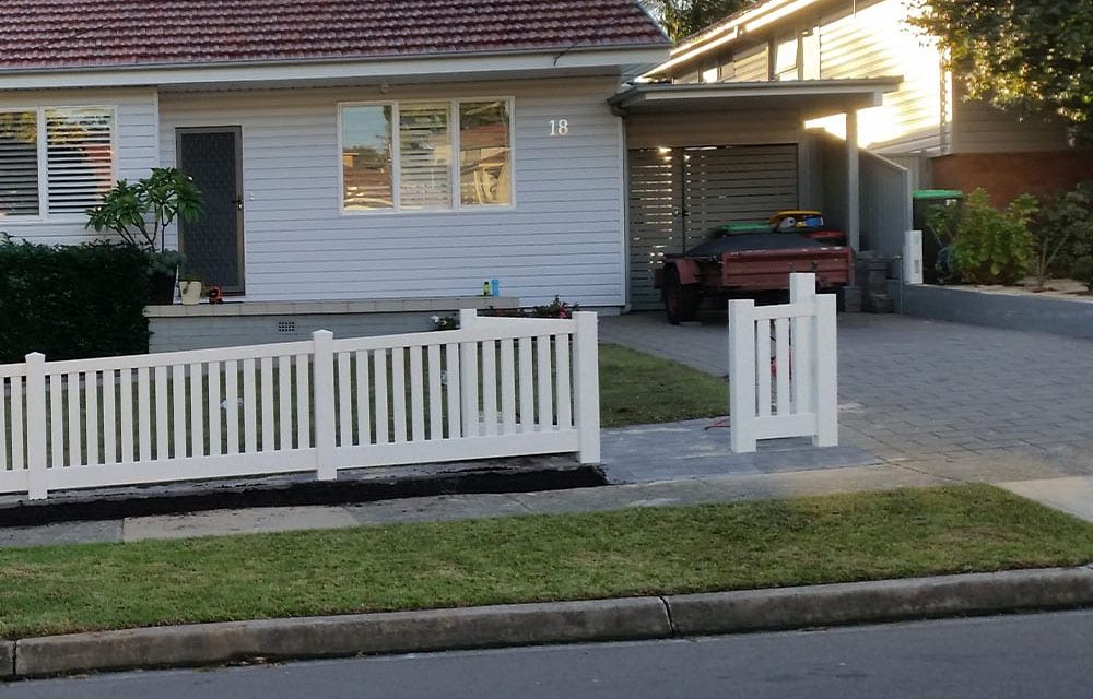 Think-Fencing-single-Gate-Wren-Picket-Fence-White